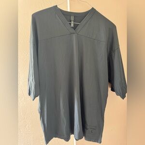 SKIMS/Nike Women's Gray V-Neck Tee